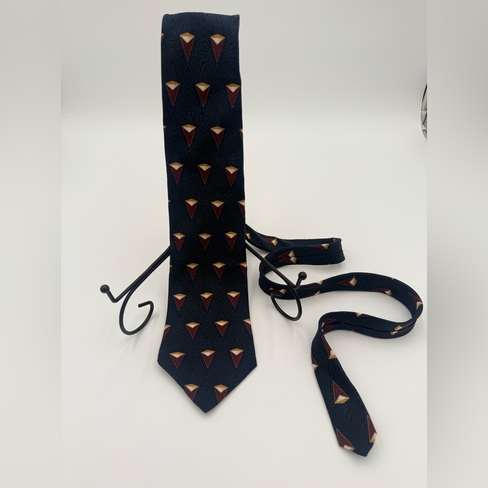 BILL BLASS BLACK LABEL Men's Abstract Geo Pattern Tie 100% Silk navy, red 57.5”